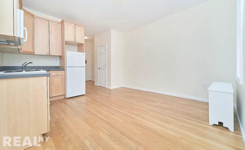 E 89th St - Photo 3