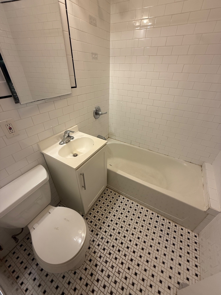 E 89th St - Photo 6