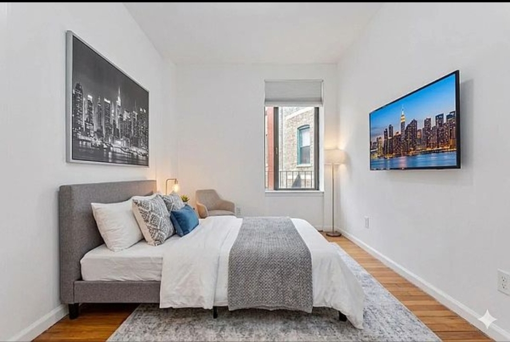 690 Greenwich Street - Photo 3
