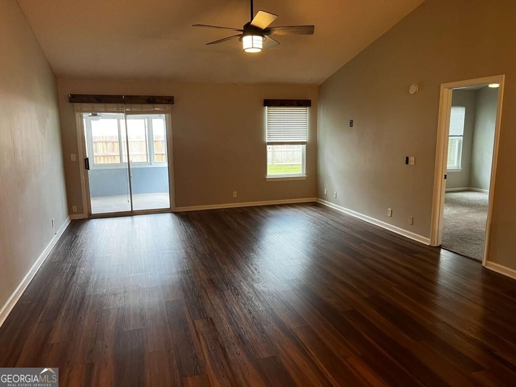 200 Chestnut Court - Photo 3