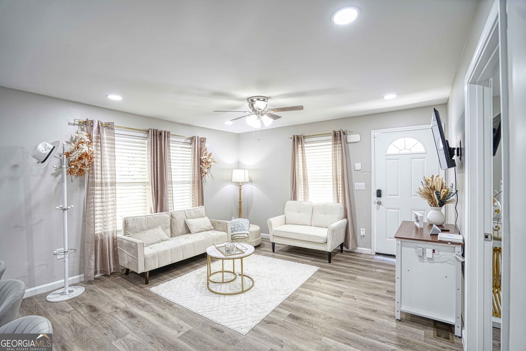1827 Dunlap Avenue - Photo 1