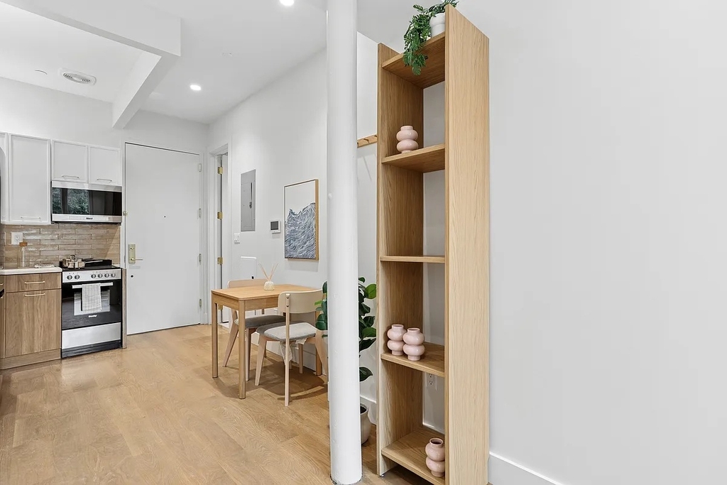 275 20th Street - Photo 4