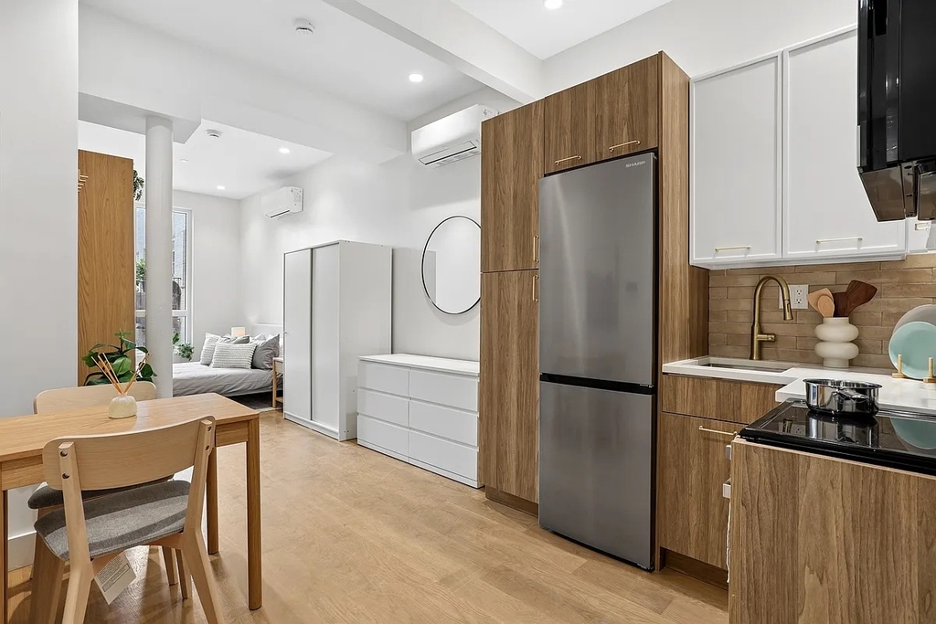 275 20th Street - Photo 2