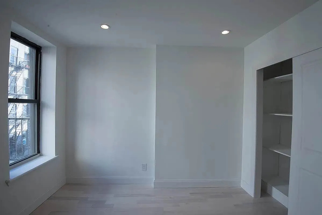  East 6th Street - Photo 1