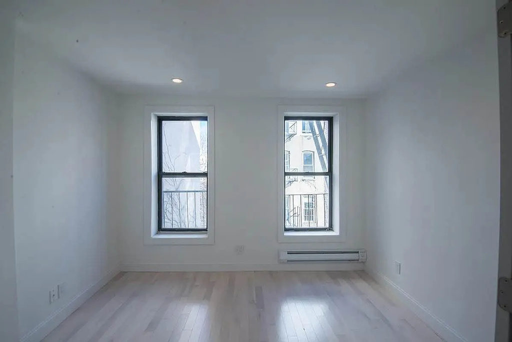  East 6th Street - Photo 4
