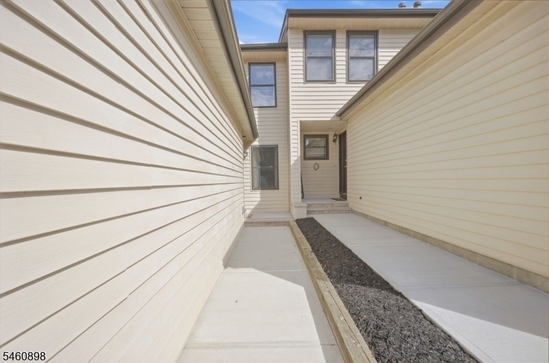 126 Locust Ct - Photo 2