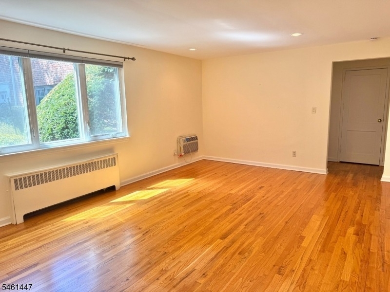 93 Troy Dr - Photo 2