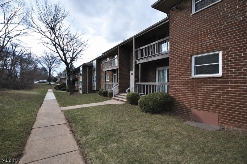 18 Deanna Dr - Photo 1