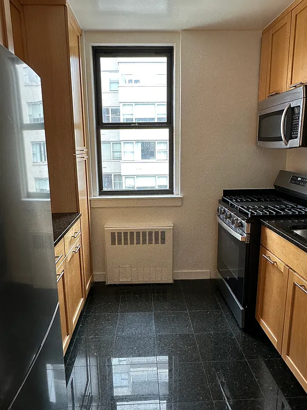 435 East 79th Street - Photo 5