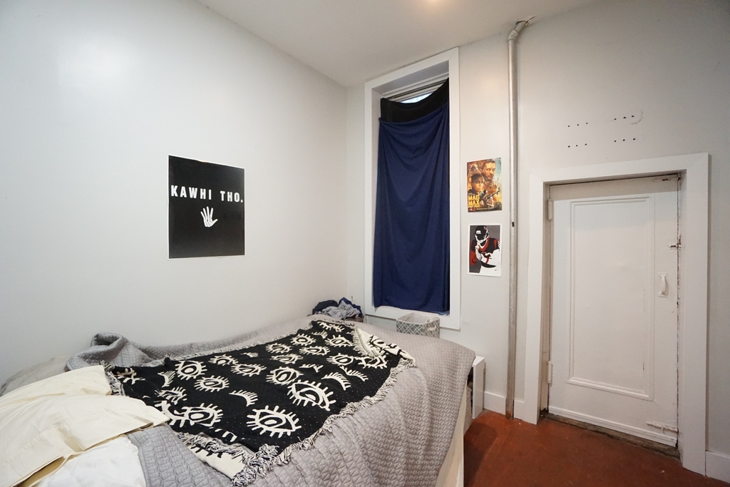 217 Ralph Avenue - Photo 3