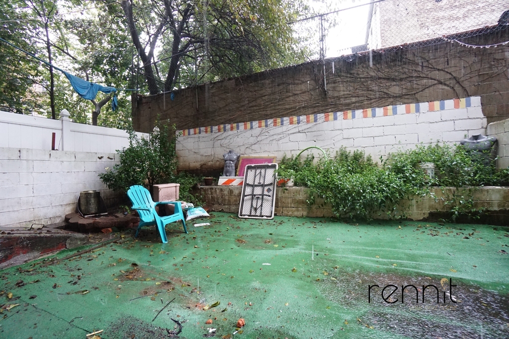 217 Ralph Avenue - Photo 0
