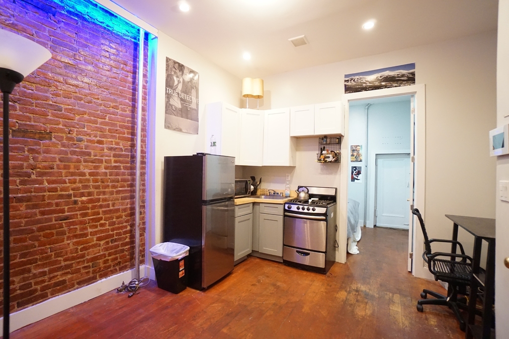 217 Ralph Avenue - Photo 1