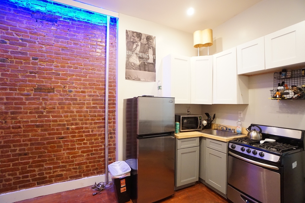 217 Ralph Avenue - Photo 5