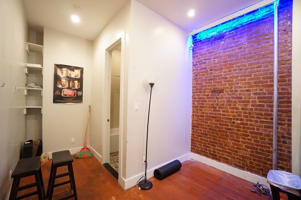 217 Ralph Avenue - Photo 6