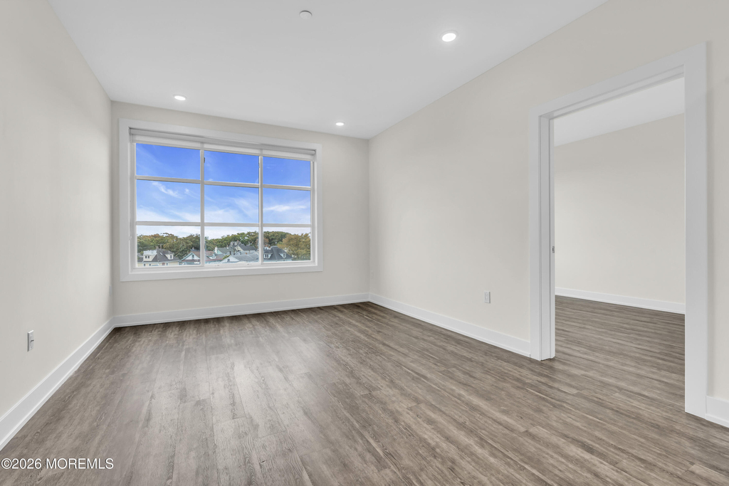 521 Lake Avenue - Photo 2
