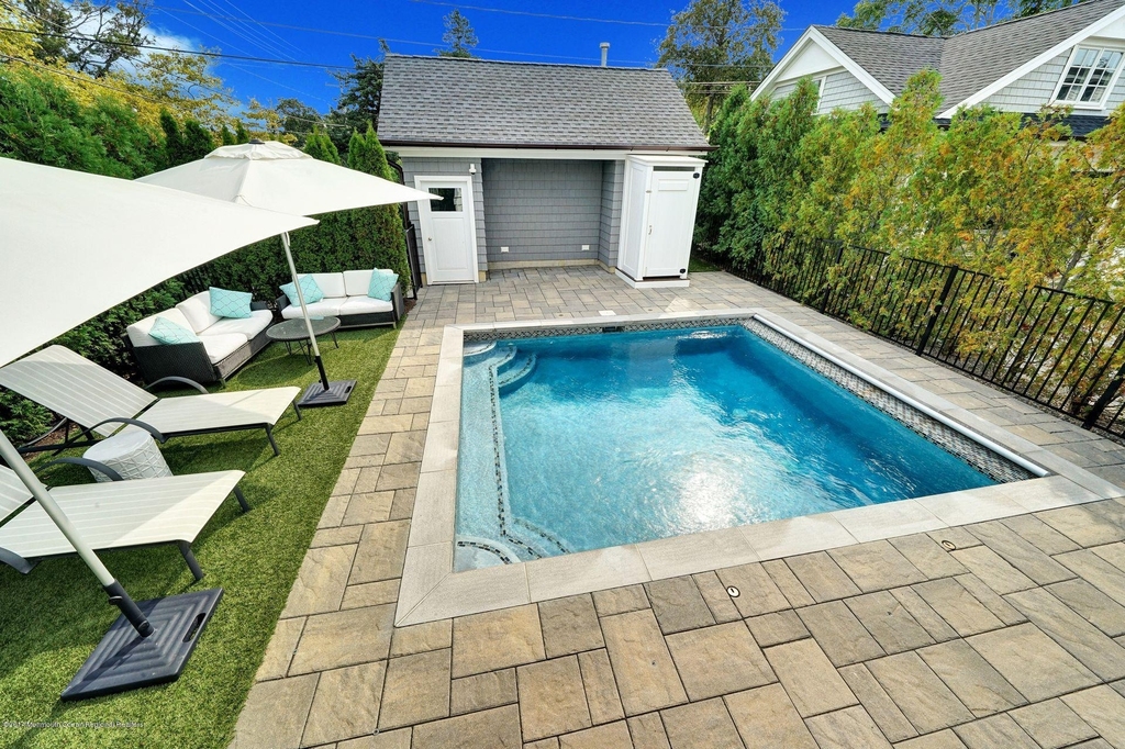 401 Monmouth Avenue - Photo 2