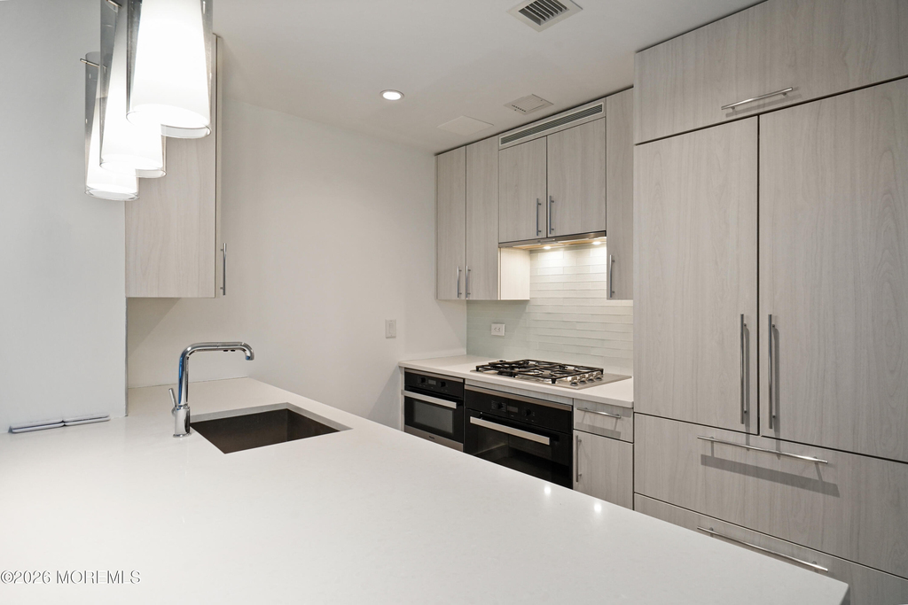 15 Morris Avenue - Photo 3