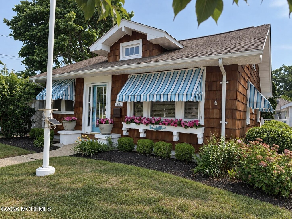 2116 4th Avenue - Photo 0