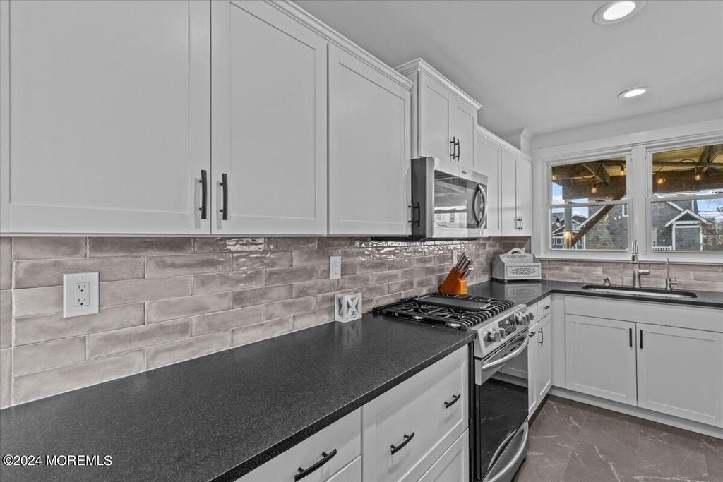 51 3rd Avenue - Photo 8