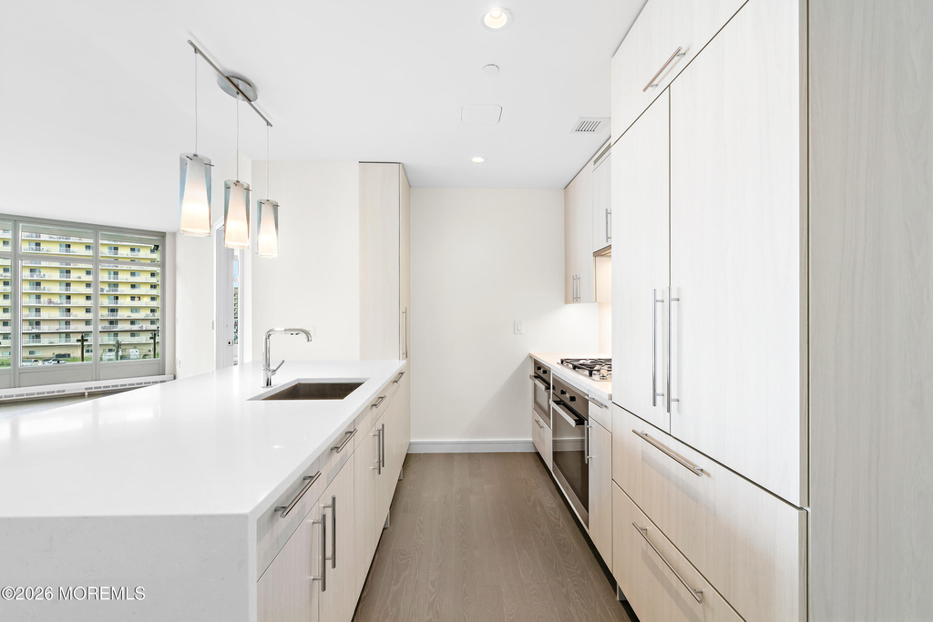 15 Morris Avenue - Photo 3