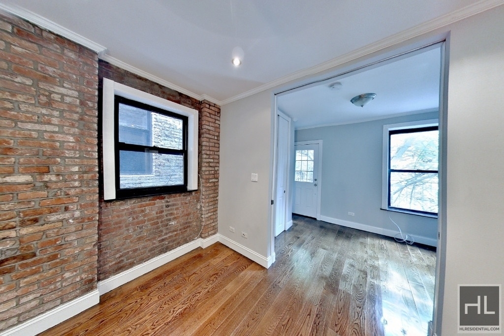 West 52 Street - Photo 5