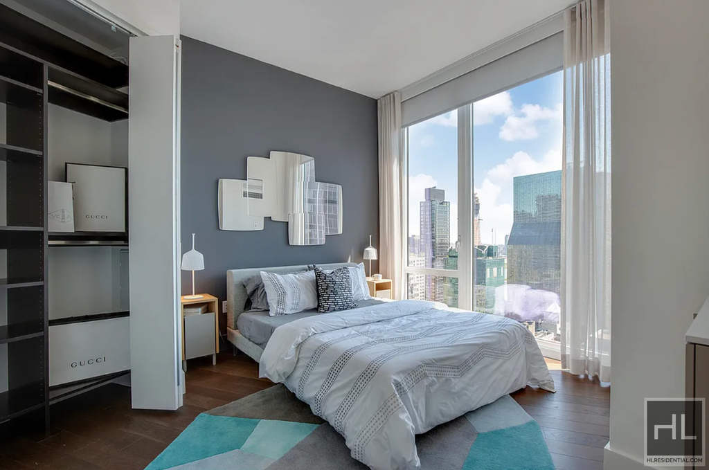 East 44th Street - Photo 18