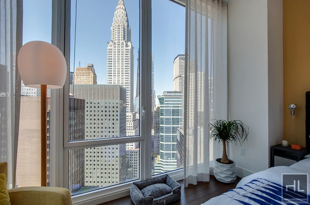 East 44th Street - Photo 5