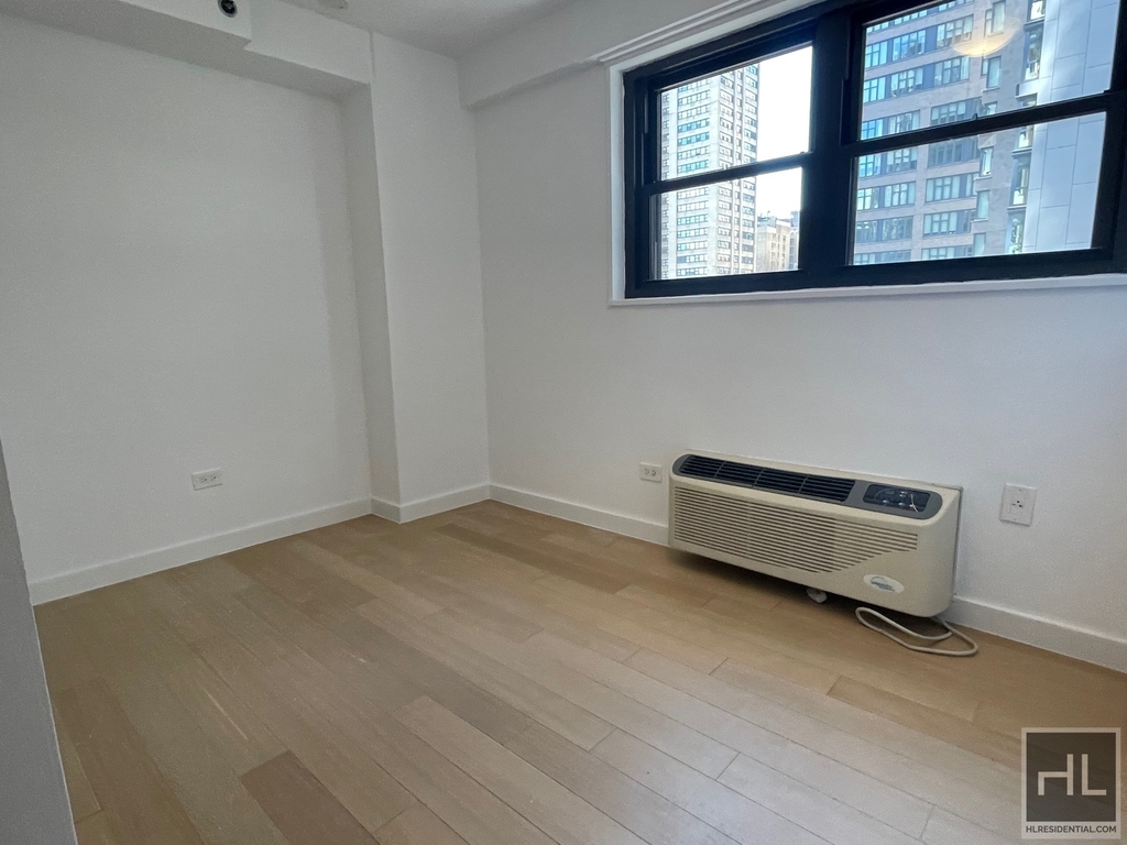East 39th Street - Photo 3