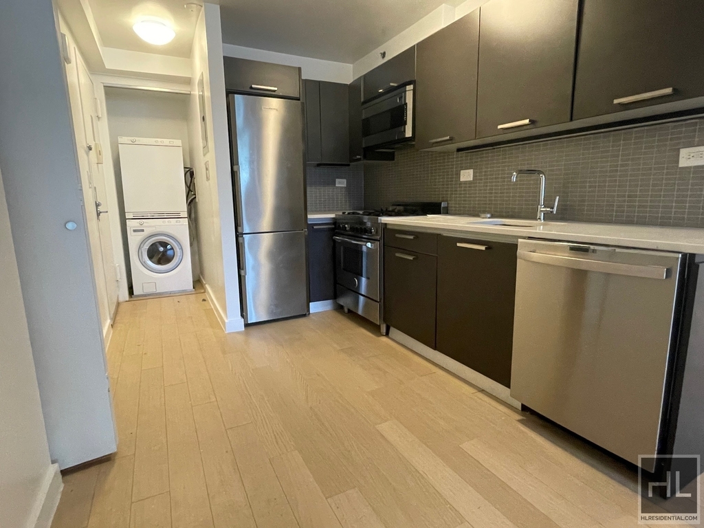 East 39th Street - Photo 2