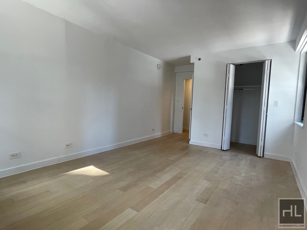 East 39th Street - Photo 6