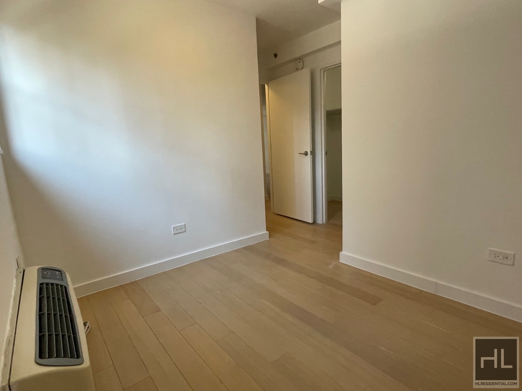 East 39th Street - Photo 4