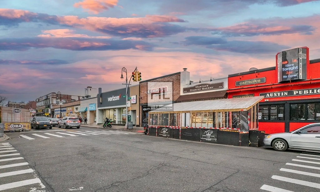 Queens Boulevard - Photo 4