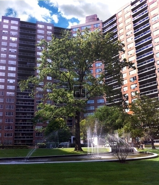 Queens Boulevard - Photo 6