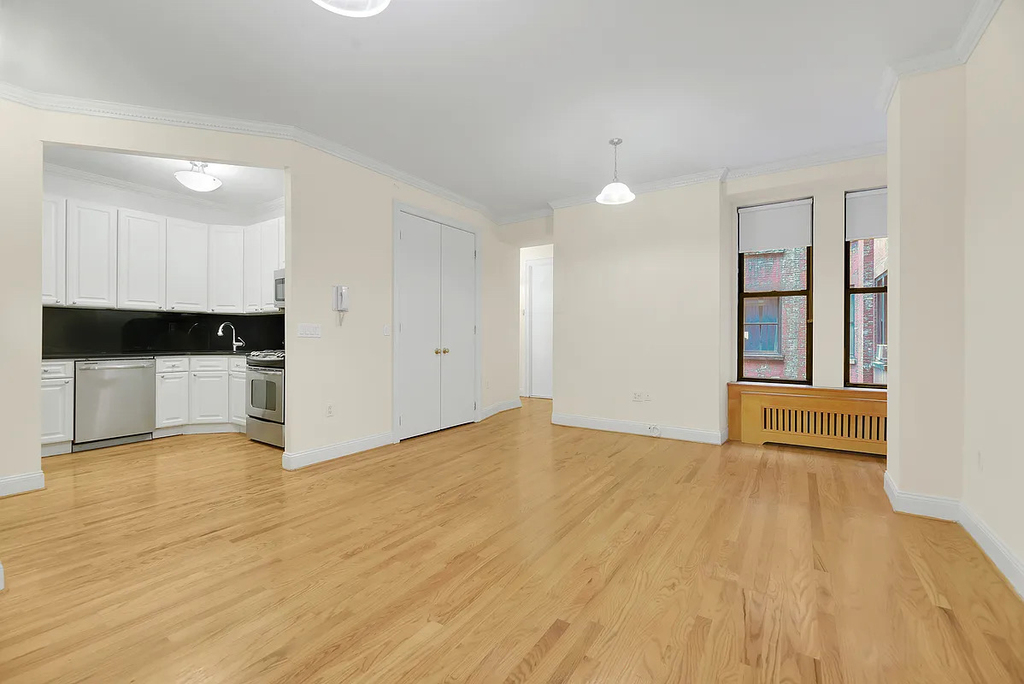 121 Madison Avenue - Photo 0