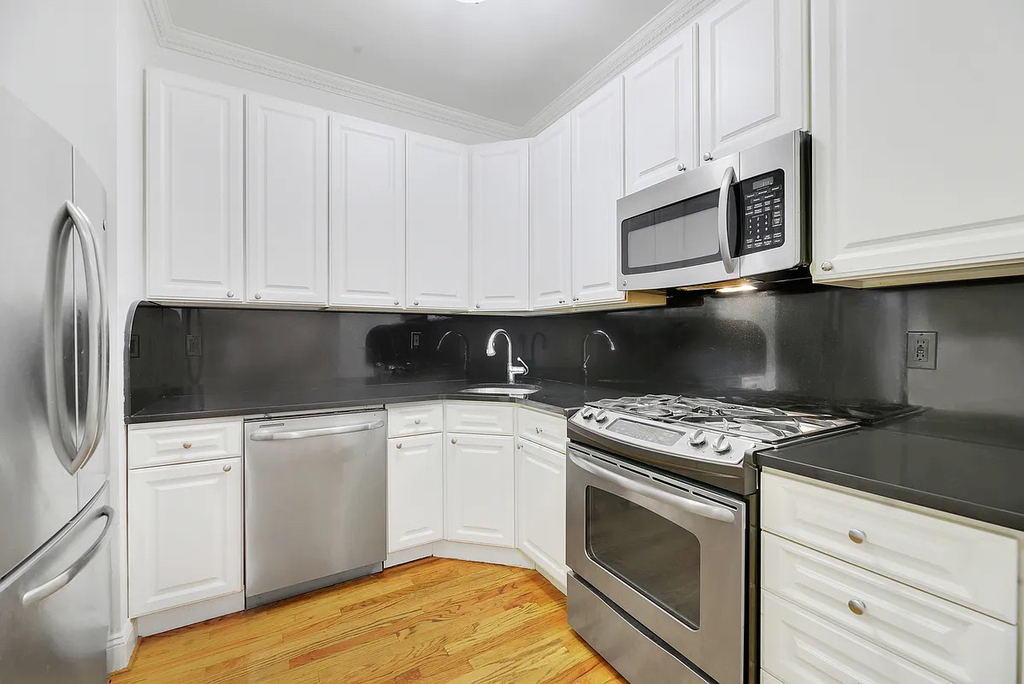 121 Madison Avenue - Photo 1