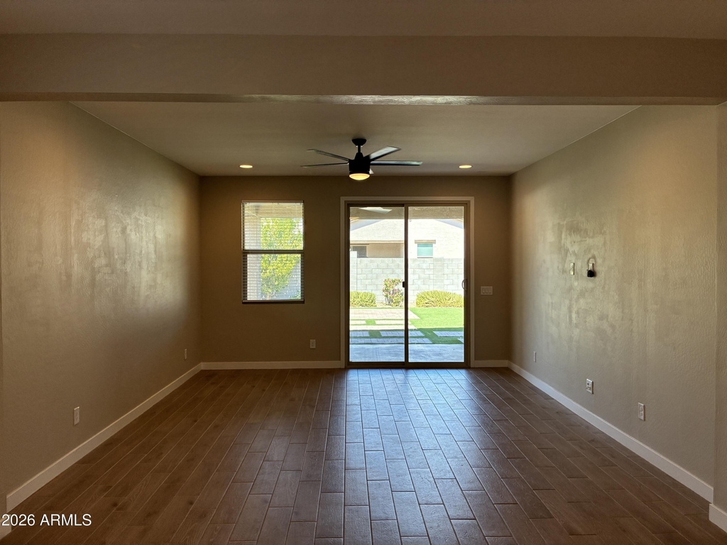 17296 W Valentine Street - Photo 10