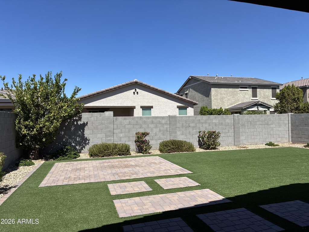 17296 W Valentine Street - Photo 37