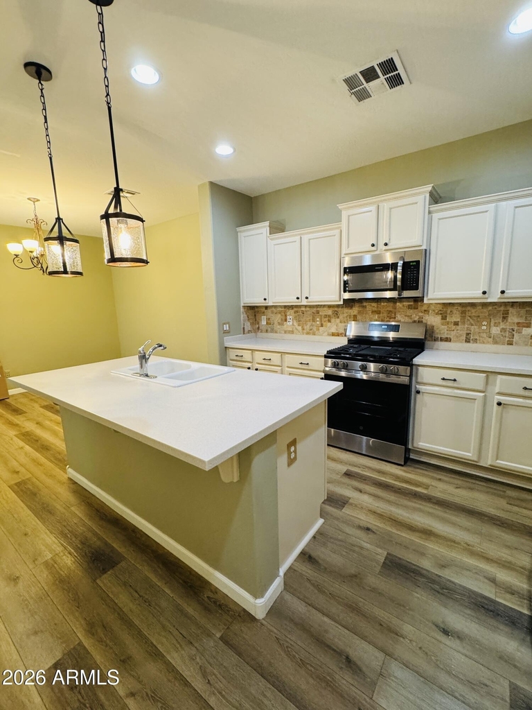 13394 N 151st Drive - Photo 7