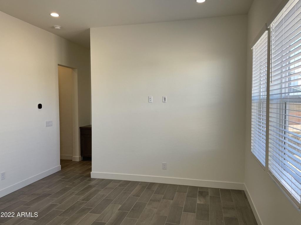 17250 W Edinburg Street - Photo 18