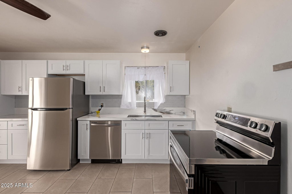 1407 E El Camino Drive - Photo 10