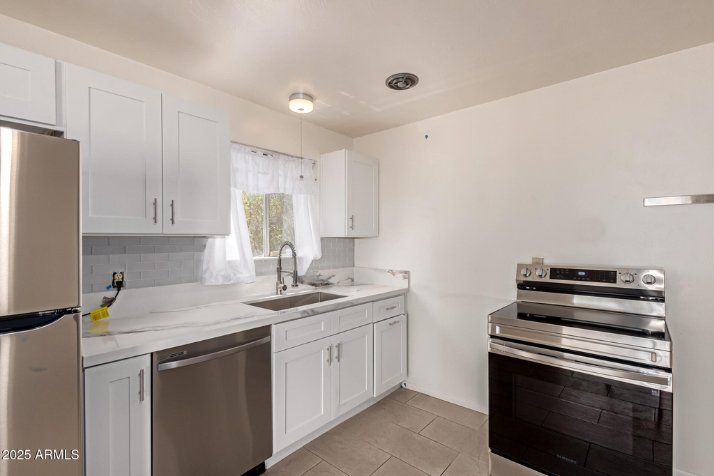1407 E El Camino Drive - Photo 11