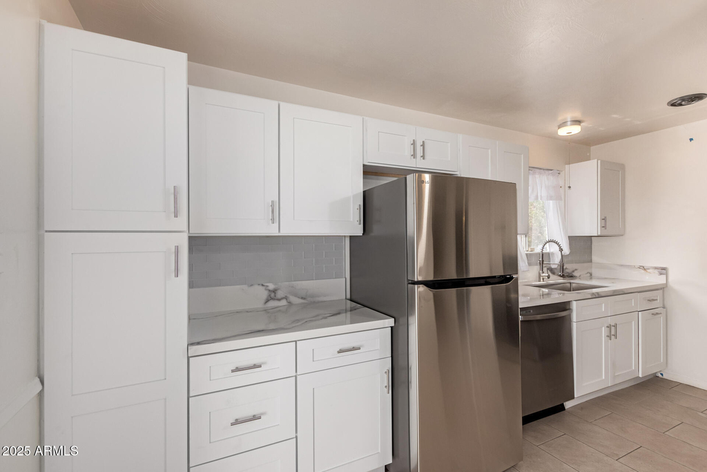 1407 E El Camino Drive - Photo 0