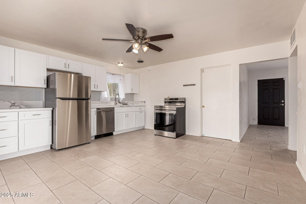 1407 E El Camino Drive - Photo 2
