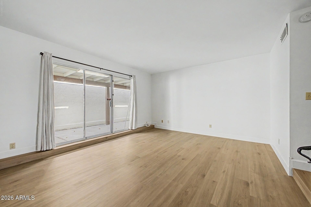 5207 S Hazelton Lane - Photo 4