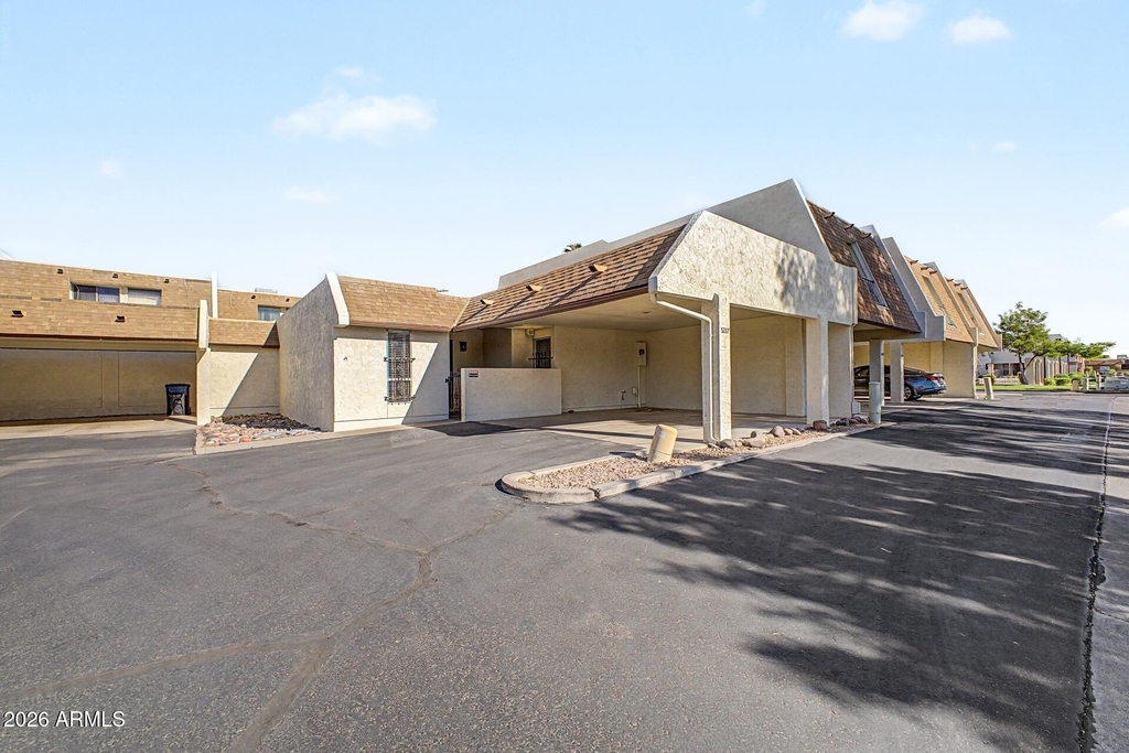 5207 S Hazelton Lane - Photo 1