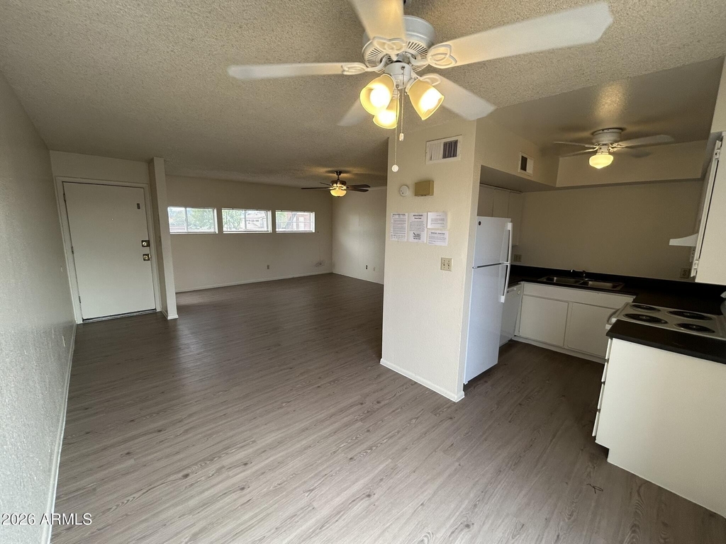 2652 E Oakleaf Drive - Photo 11