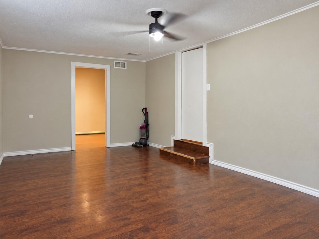636 E Columbia Drive - Photo 9