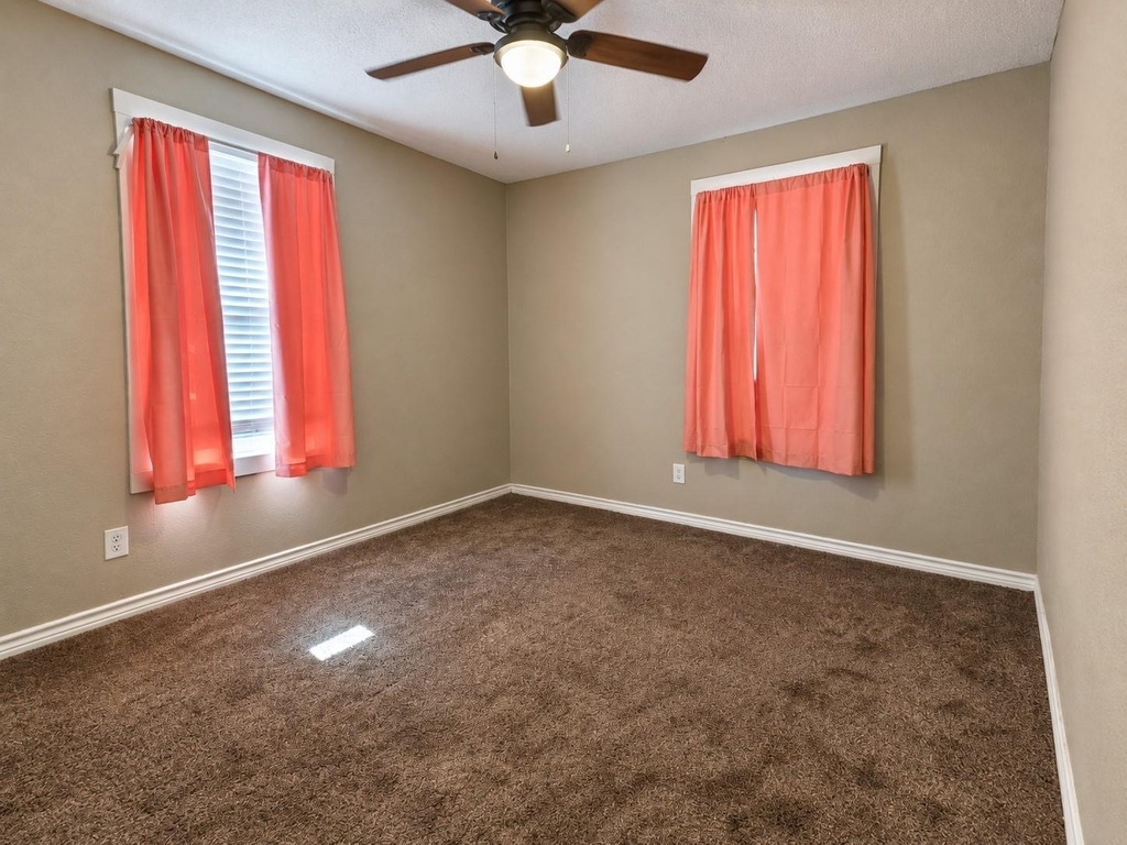 636 E Columbia Drive - Photo 15