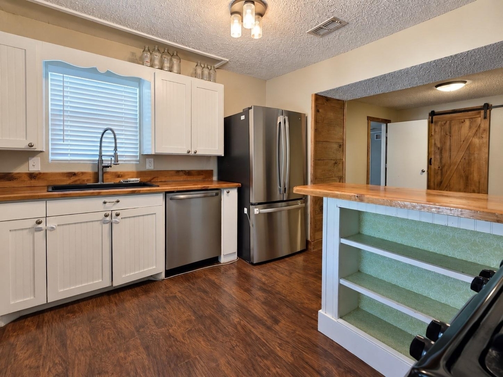 636 E Columbia Drive - Photo 5