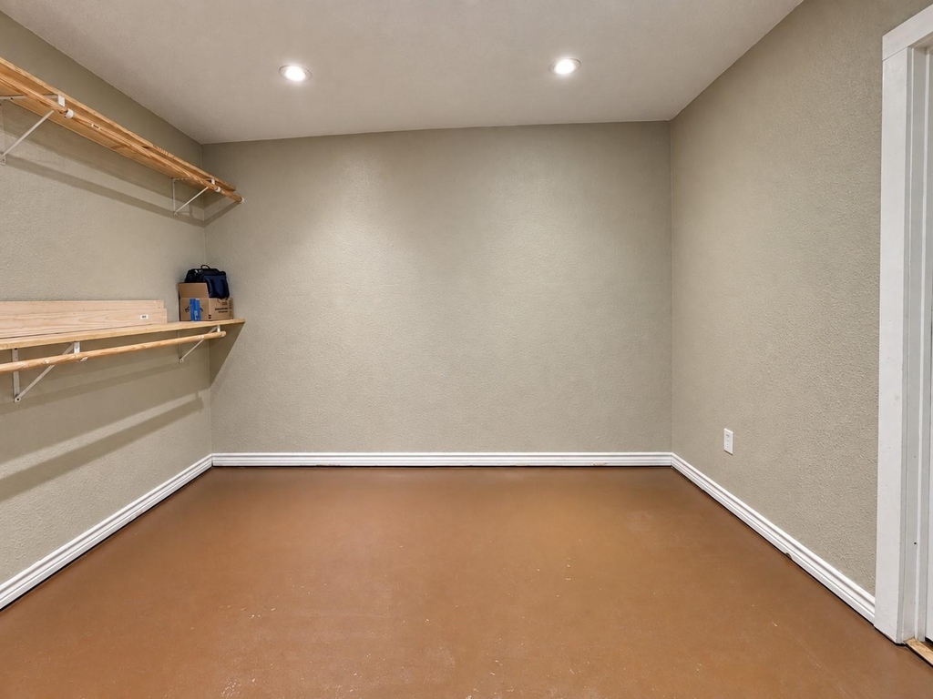 636 E Columbia Drive - Photo 10